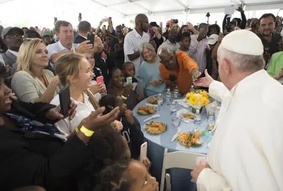 Papa Francesco in un incontro con i senzatetto a New York |  | © L'Osservatore Romano Photo