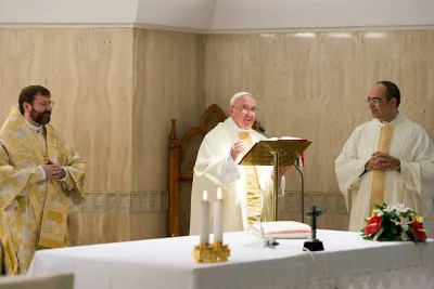 Papa Francesco e l'arcivescovo Shevchuk | Papa Francesco e l'Arcivescovo Maggiore Shevchuk durante una Messa nella Domus Sanctae Marthae | © L'Osservatore Romano 