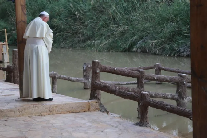 Papa Francesco sul Fiume Giordano |  | terrasanta.net