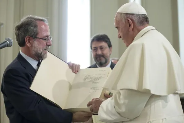 Papa Francesco in visita al tempio valdese, Torino, 22 giugno 2015 / © L'Osservatore Romano Foto