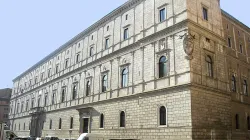 Il Palazzo della Cancelleria, sede della Pontificia Accademia di Teologia / Wikimedia Commons