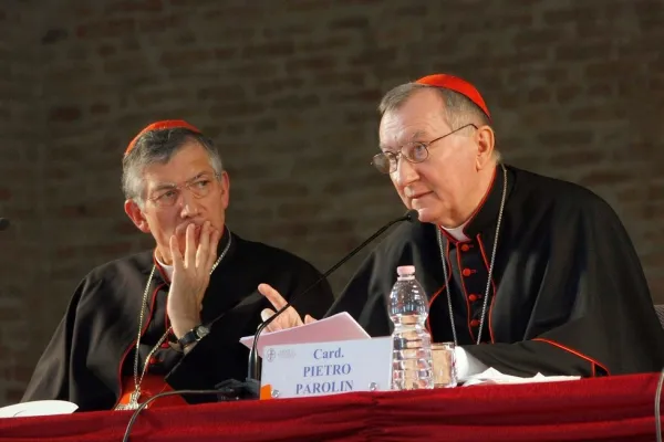 Il Cardinale Pietro Parolin alla Facoltà teologica del Triveneto, alla sua destra il Patriarca di Venezia Moraglia / mattinopadova.geolocal.it