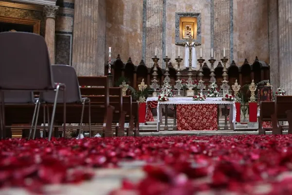 Le rose al Pantheon / Daniel Ibañez 