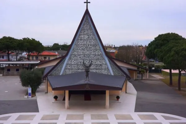 La parrocchia di Santa Maria Assunta di Bibione (VE), dove ogni anno ha luogo la "perdonanza" / PD