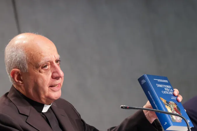 Monsignor Rino Fisichella presenta il Direttorio per la Catechesi presso la Sala Stampa della Santa Sede |  | Daniel Ibanez / ACI Group