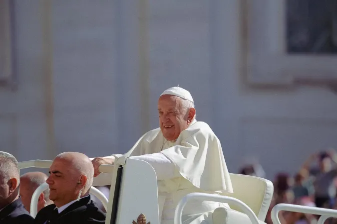 Papa Francesco durante un'udienza generale |  | Elizabeth Alva / ACI Group