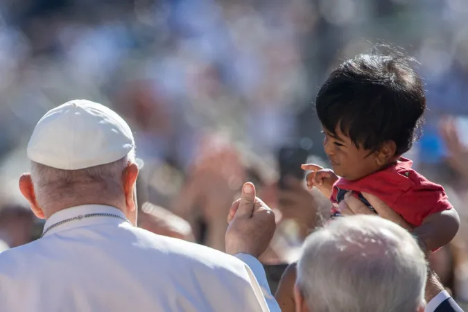 Papa Francesco durante un'udienza generale |  | Daniel Ibanez / ACI Group