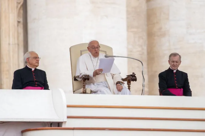 Papa Francesco durante un'udienza generale |  | Daniel Ibanez / ACI group