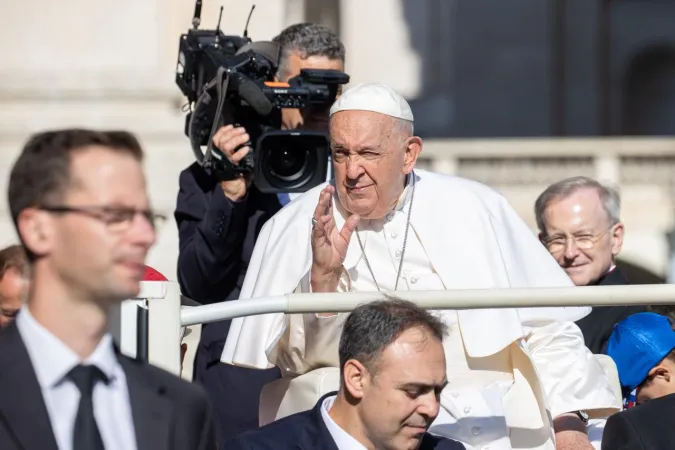 Papa Francesco durante un'udienza generale |  | Daniel Ibanez / ACI Group