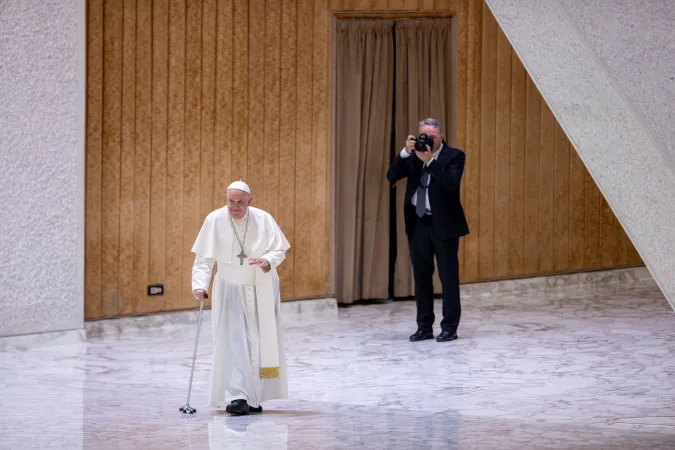 Papa Francesco durante un'udienza generale |  | Daniel Ibanez / ACI Group