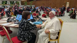 Margaret Karram a colloquio con Papa Francesco durante il Sinodo 2024 / Vatican Media / Focolari