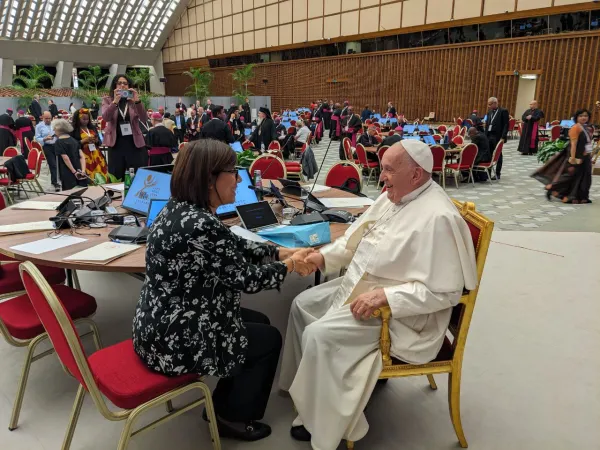 Margaret Karram | Margaret Karram a colloquio con Papa Francesco durante il Sinodo 2024 | Vatican Media / Focolari