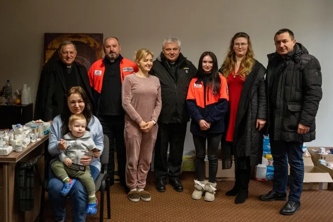 L'arcivescovo di Leopoli Mokrzycki e il cardinale Krajewski al lavoro con i Cavalieri di Colombo  |  | Cavalieri di Colombo 