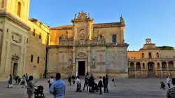 Il Duomo di Lecce con i turisti / Leccenelsalento