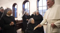 Papa Francesco incontra a Washington le Piccole Sorelle dei Poveri, 23 settembre 2016 / L'Osservatore Romano / ACI Group