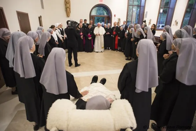 Papa Francesco incontra le Piccole Sorelle dei Poveri | Papa Francesco Incontra le Piccole Sorelle dei Poveri, Washington, 23 settembre 2015 | © L'Osservatore Romano Photo 