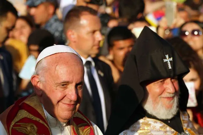 Papa Francesco e il Catholicos Karekin II  | Papa Francesco e il Catholicos Karekin II durante il viaggio di Papa Francesco in Armenia, 25 giugno 2016 | Edward Pentin / ACI Group