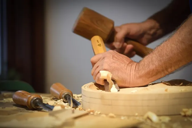 Il lavoro per il presepe di Piazza San Pietro  |  | Presepe di Sutrio 