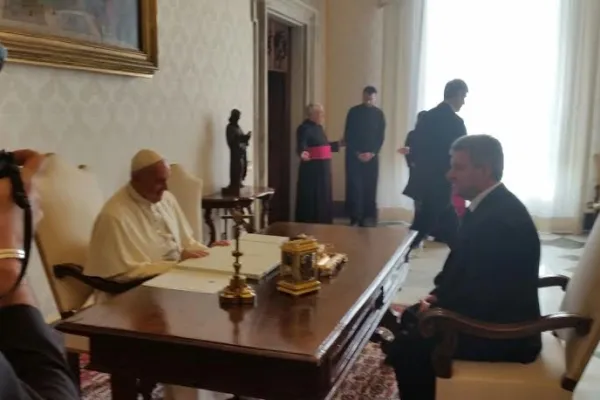 Papa Francesco e il presidente della Repubblica di Macedonia Ivanov / Martha Calderon / ACI Group