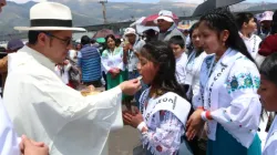 La Comunione ai bambini presenti al 53° Congresso Eucaristico Internazionale di Quito 2024 / Credit Eduardo Berdejo - Notizie EWTN