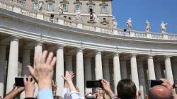 Regina Coeli in Piazza San Pietro / Bohumil Petrik/ACI Group