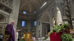 Papa Francesco durante la consacrazione di Russia ed Ucraina al Cuore Immacolato di Maria, Basilica Vaticana, 25 marzo 2022 / Vatican Media / ACI Group