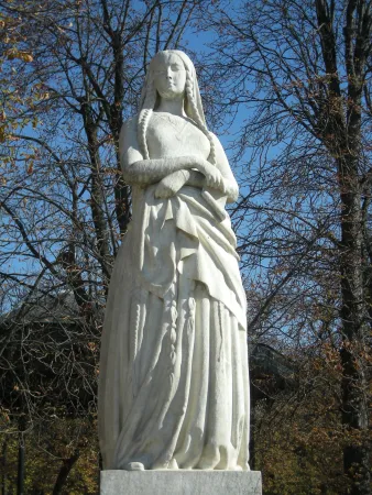 Santa Genoveffa | La statua di Santa Genoveffa al Giardino di Luxembourg a Parigi | Wikimedia Commons