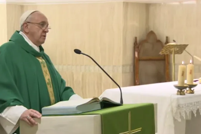 Papa Francesco dice Messa a Santa Marta | Papa Francesco durante una Messa a Santa Marta | LOR