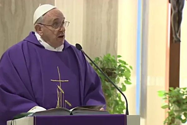 Papa Francesco durante un Messa nella Domus Sanctae Marthae / CTV