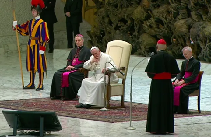 Papa Francesco in Aula Paolo VI | Papa Francesco ascolta il Cardinal Bagnasco nell'indirizzo di saluto all'incontro con i gruppi del Progetto Policoro, 15 dicembre 2015 | CTV