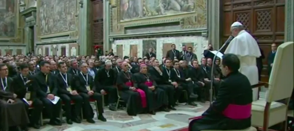 Papa Francesco in Sala Regia | Papa Francesco parla ai missionari della Misericordia in Sala Regia, Palazzo Apostolico Vaticano, 9 febbraio 2016 | CTV