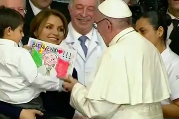 Papa Francesco durante la visita all'ospedale Federico Gomez, 14 febbraio 2016 / CTV