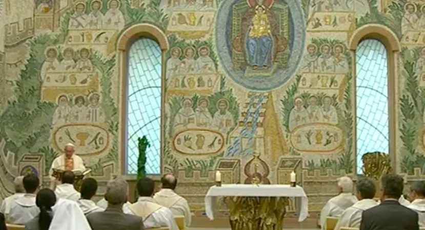 Papa Francesco | Papa Francesco durante la Messa con la Comunità del Centro Aletti, cappella Redemptoris Mater, Palazzo Apostolico, 8 aprile 2016 | CTV