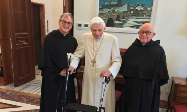 Papa Benedetto con Padre Bruno e Padre Gioele |  | www.pontificiaparrocchiasantanna.it