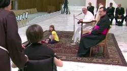 Papa Francesco risponde alle domande durante l'incontro al Convegno sui disabili, Aula Paolo VI, 11 giugno 2016 / CTV