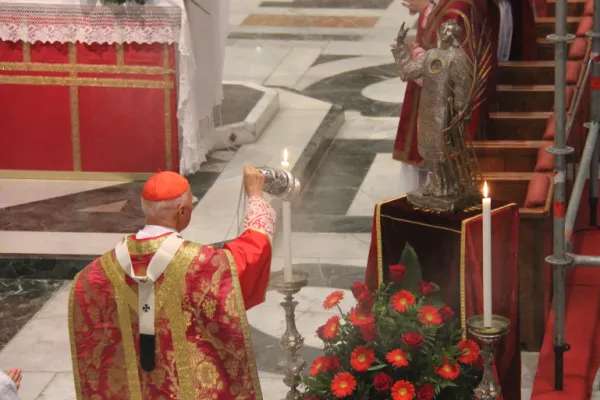 Il Cardinale Bagnasco celebra la solennità di San Lorenzo nel Duomo di Genova dedicato al martire  / chiesadigenova.it