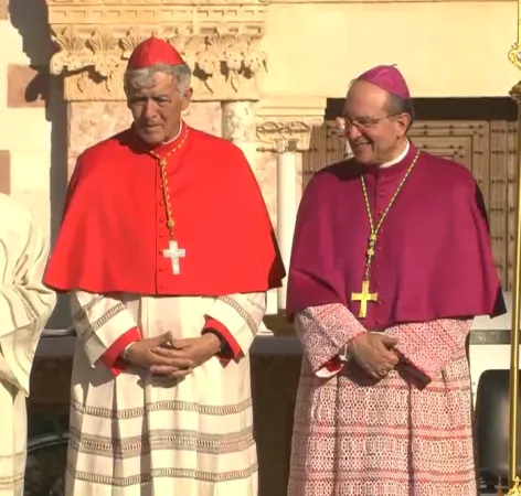 Una immagine della Perdonanza con il cardinale Menichelli di Ancona e l'arcivescovo Petrocchi de L'Aquila  |  | Perdonanza