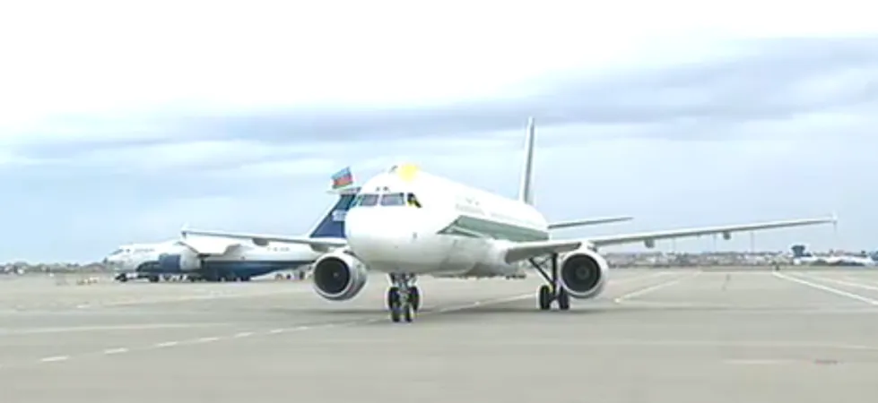 L'aereo di Papa Francesco atterra a Baku | Aereo del Papa arriva a Baku, Azerbaijan | CTV