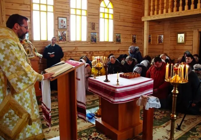 Sua Beatitudine Shevchuk in Ucraina | L'arcivescovo maggiore Shevchuk celebra la divina liturgia nella zona grigia | http://ugcc.tv/ua/media/77936.html 