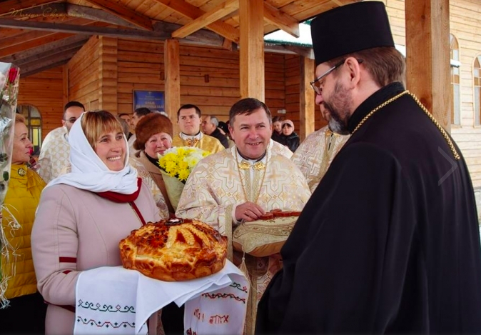 L'arcivescovo maggiore Shevchuk incontra la popolazione nella zona grigia  / http://ugcc.tv/ua/media/77936.html