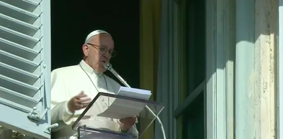 Papa Francesco all'Angelus | Papa Francesco durante l'Angelus del 27 novembre 2016 | CTV