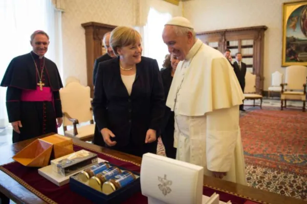 Angel Merkel e Papa Francesco nel loro ultimo incontro, il 17 giugno 2017 / dall'account twitter del portavoce del governo tedesco Steffen Seibert