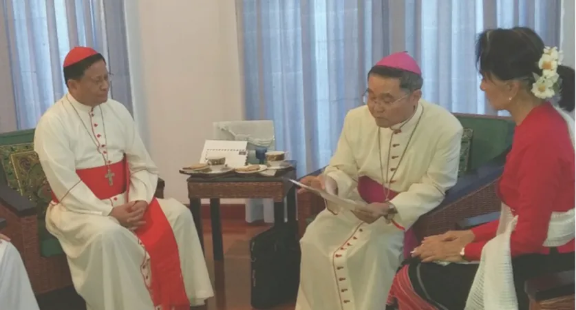 Il nuovo nunzio in Myanmar con il cardinale Charles Bo e Aung San Suu Kyi |  | Asia News