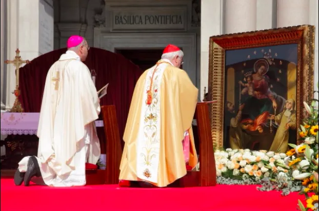 Cardinale Bassetti a Pompei | Il Cardinale Bassetti presiede la supplica alla Madonna di Pompei. Al suo fianco, l'arcivescovo prelato di Pompei Tommaso Caputo, Pompei, 1 ottobre 2017 | Santuario della Madonna di Pompei