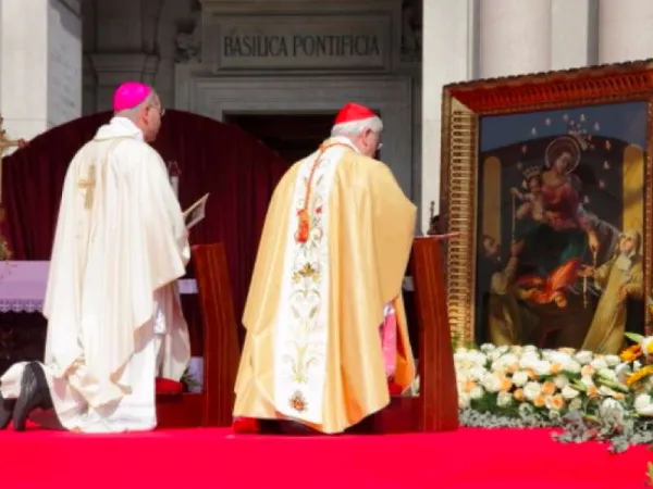 Una immagine di archivio della supplica alla Madonna di Pompei  |  | Aci Group