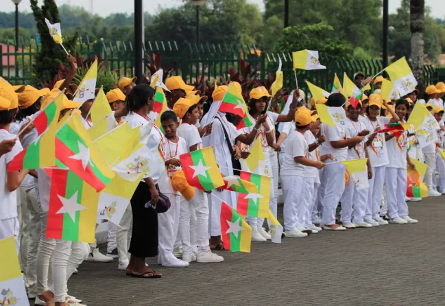 L'arrivo del Papa in Myanmar |  | Ed Pentin/ TW