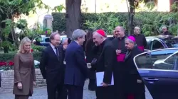 L'arrivo del Cardinale Parolin a Palazzo Borromeo, sede dell'ambasciata di Italia presso la Santa Sede. Parolin è accolto dal presidente del Consiglio Paolo Gentiloni / Vaticannews - portale