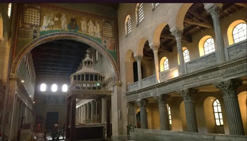 L'interno della chiesa di San Lorenzo fuori le mura |  | OB