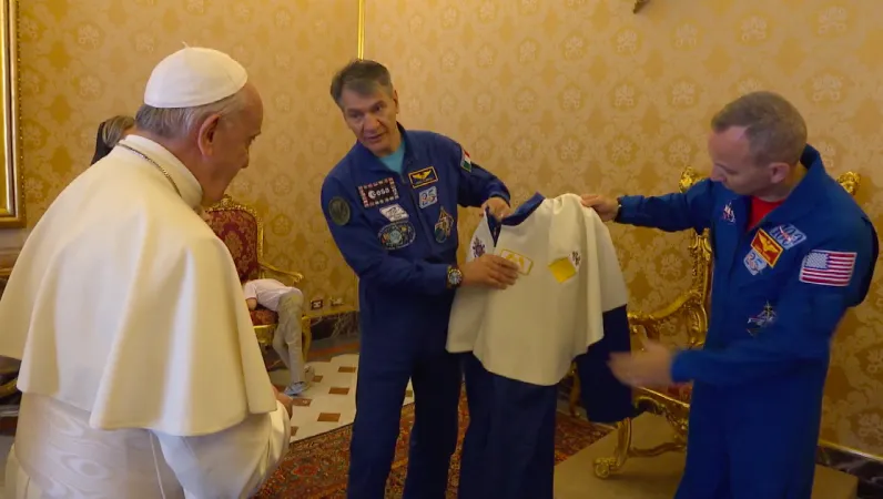 Papa Francesco e gli astronauti | Papa Francesco incontra gli astronauti della ISS53, Vaticano, 8 giugno 2018 | Vatican Media / ACI Group