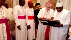 Il Cardinale Parolin a Bamako con il presidente El Hadj Ibrahim Boubacar Keïta, 16 novembre 2018 / Holy See Press Office 